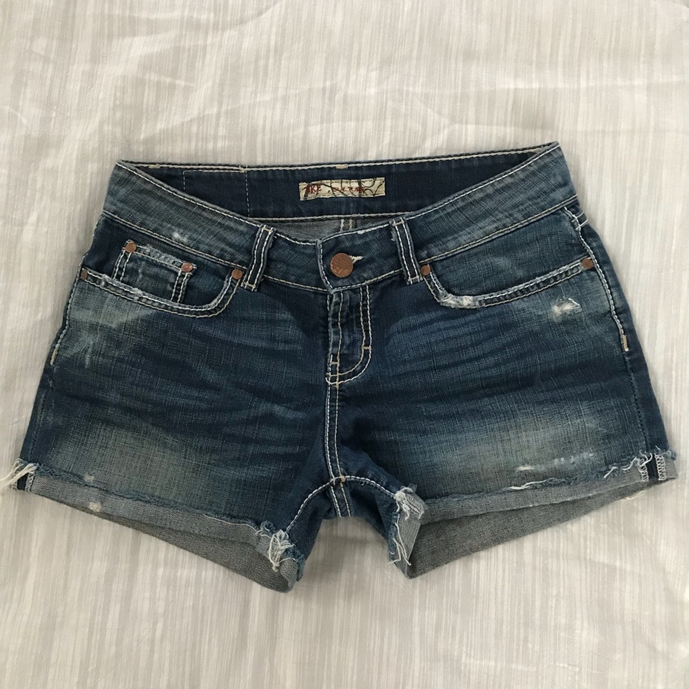 BKE shorts size 28